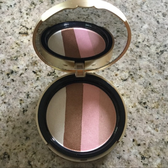 Too Faced Snow Bunny Luminous Bronzer - Picture 3 of 8